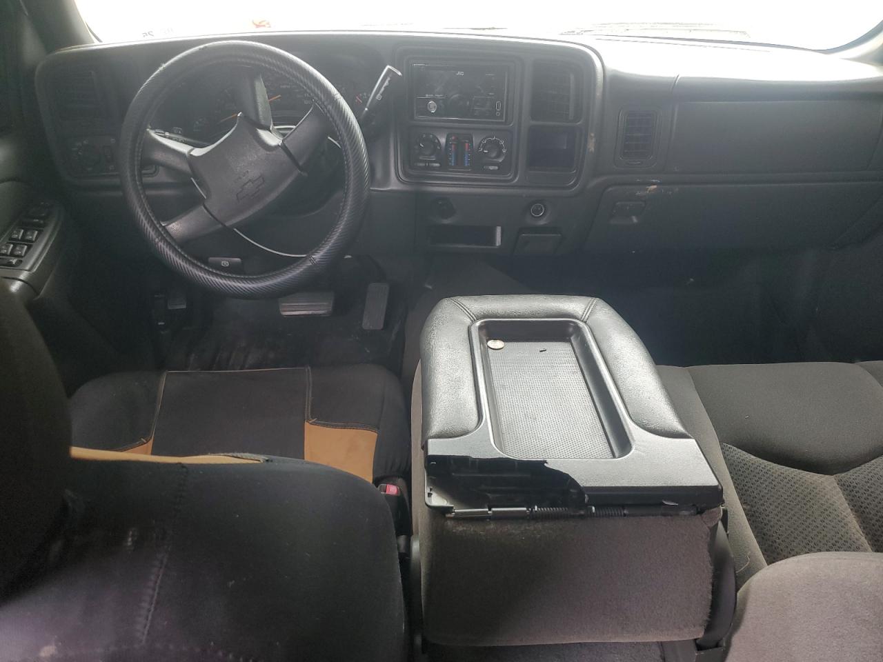 2005 Chevrolet Silverado C2500 Heavy Duty VIN: 1GCHC23285F925696 Lot: 80605395