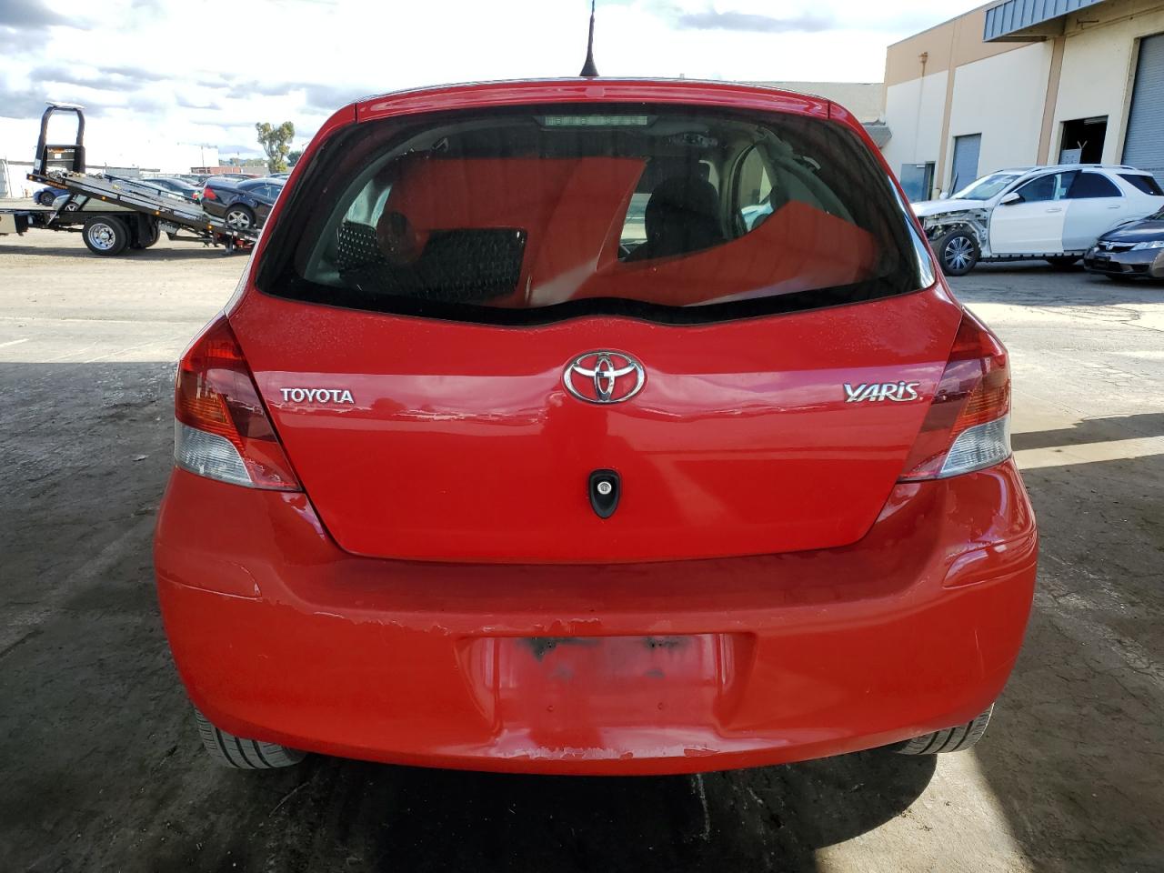 2008 Toyota Yaris VIN: JTDJT923985213633 Lot: 81912945