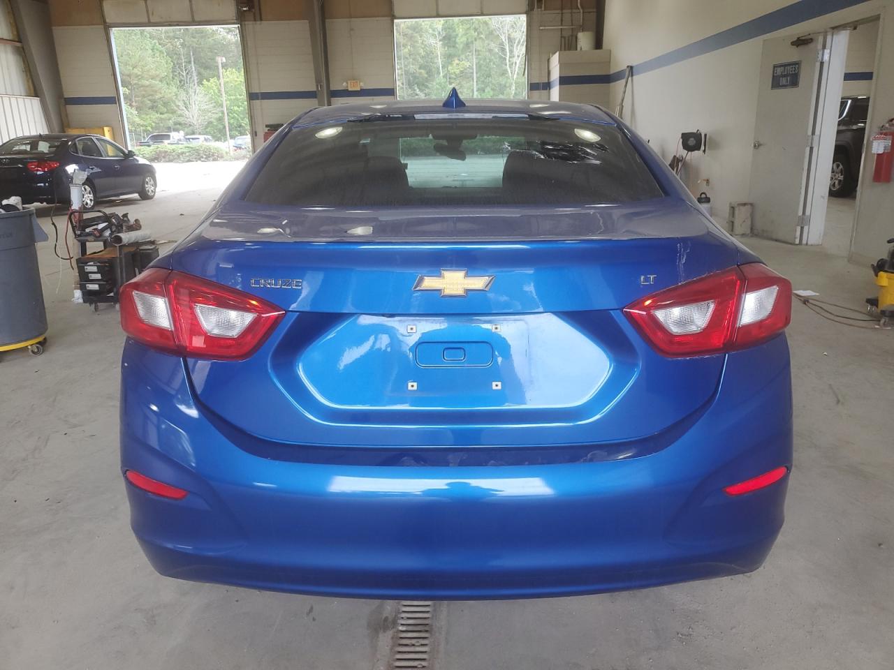 2018 Chevrolet Cruze Lt VIN: 1G1BE5SM5J7230075 Lot: 84004405