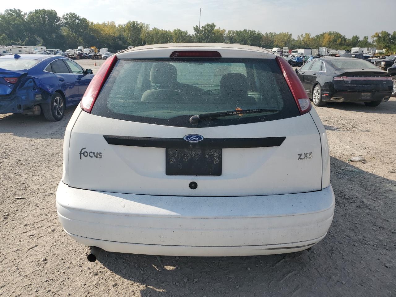 2000 Ford Focus Zx3 VIN: 3FAFP3136YR136554 Lot: 80854065