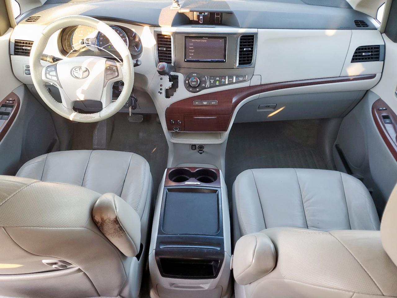 2011 Toyota Sienna Xle VIN: 5TDYK3DC7BS171587 Lot: 81879155