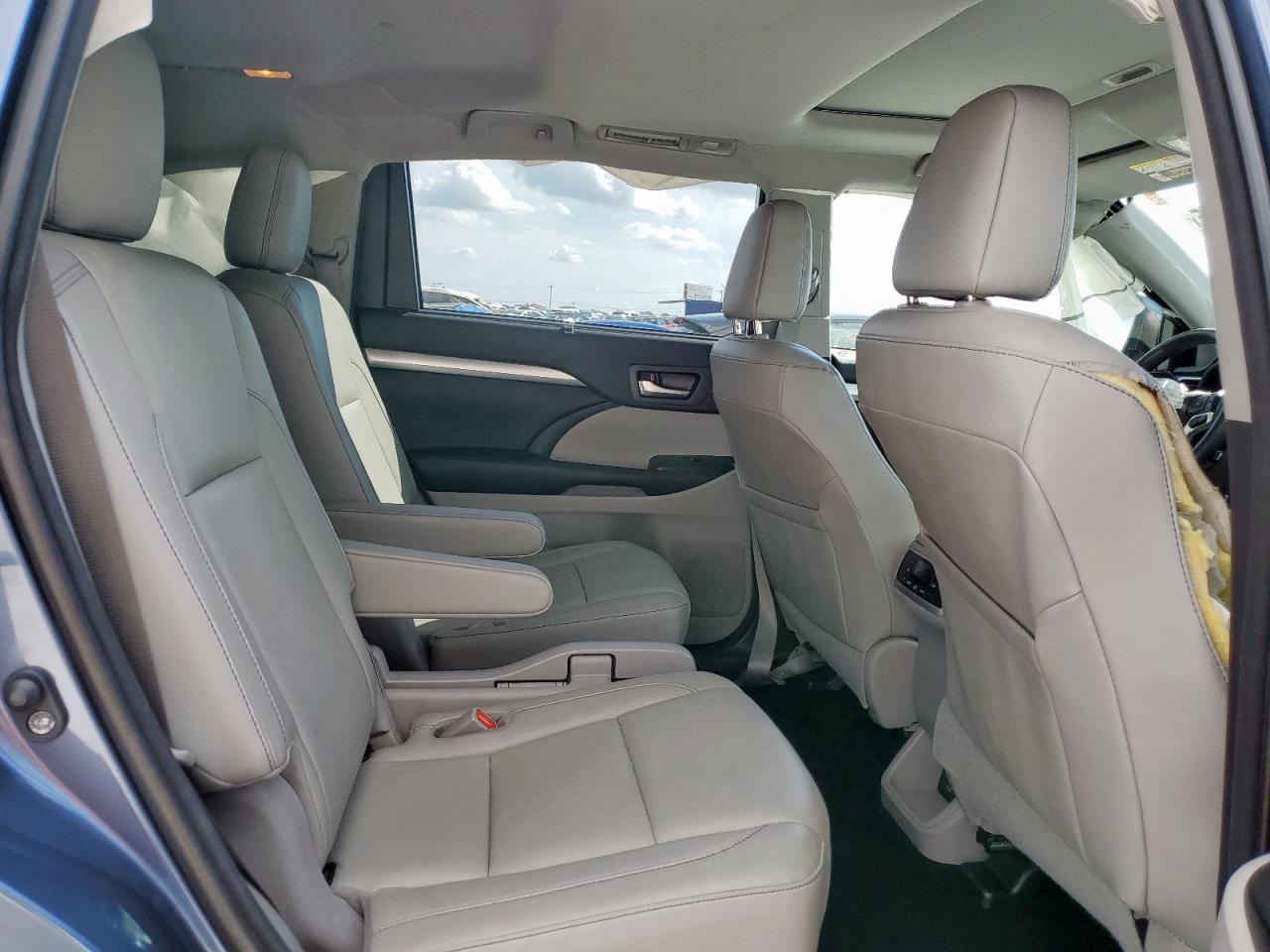 2018 Toyota Highlander Se VIN: 5TDJZRFHXJS857615 Lot: 81784375