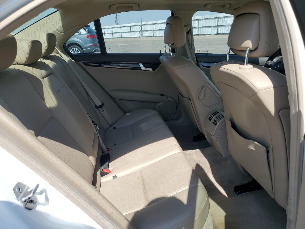 2014 Mercedes-Benz C 250 VIN: WDDGF4HB5ER305402 Lot: 72009625