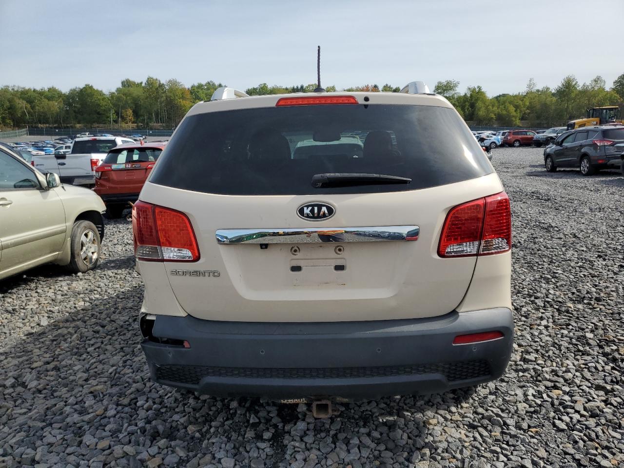 2011 Kia Sorento Base VIN: 5XYKTDA1XBG063358 Lot: 81527355