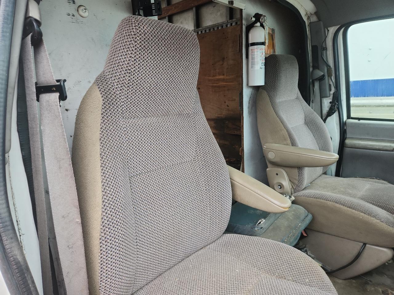 2000 Ford Econoline E350 Super Duty Cutaway Van VIN: 1FDWE35L2YHA90907 Lot: 82085225