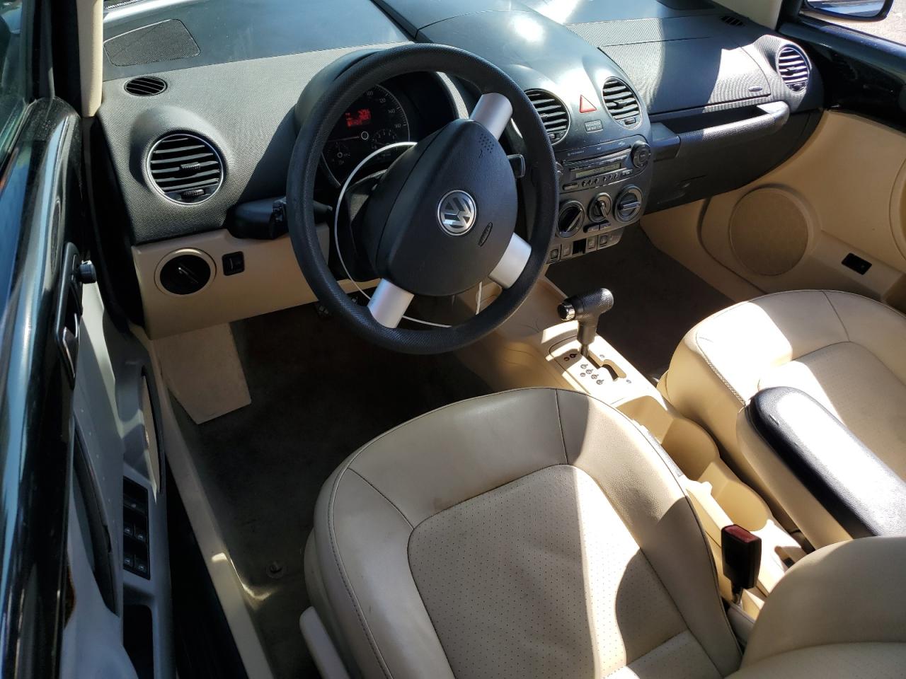 2007 Volkswagen New Beetle Convertible Option Package 1 VIN: 3VWRG31Y07M419897 Lot: 81854575