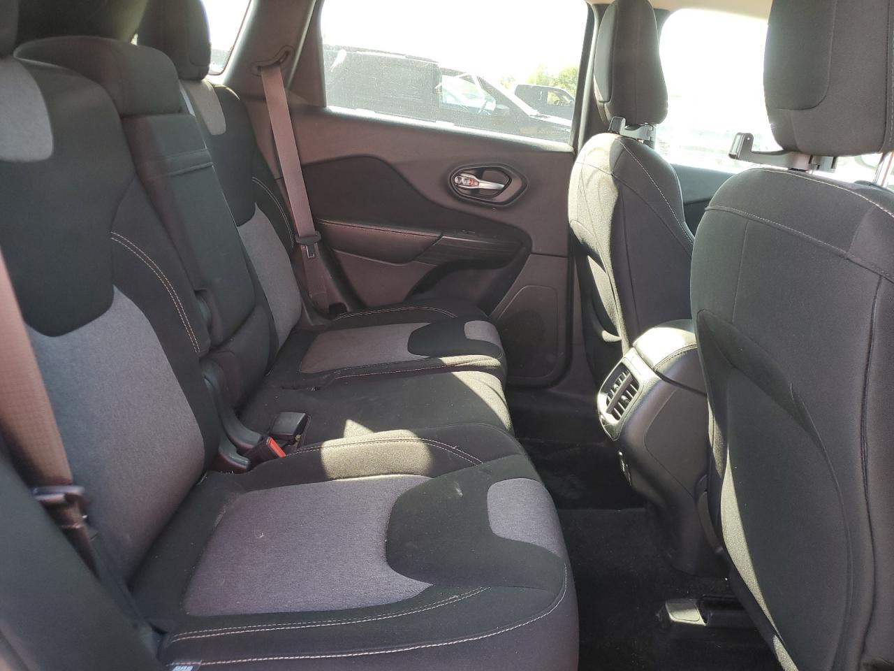 2014 Jeep Cherokee Latitude VIN: 1C4PJMCS3EW247193 Lot: 80898405