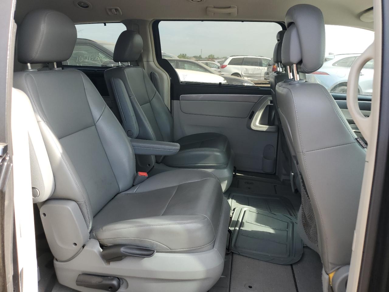 2013 Volkswagen Routan Se VIN: 2C4RVABGXDR724718 Lot: 71950275