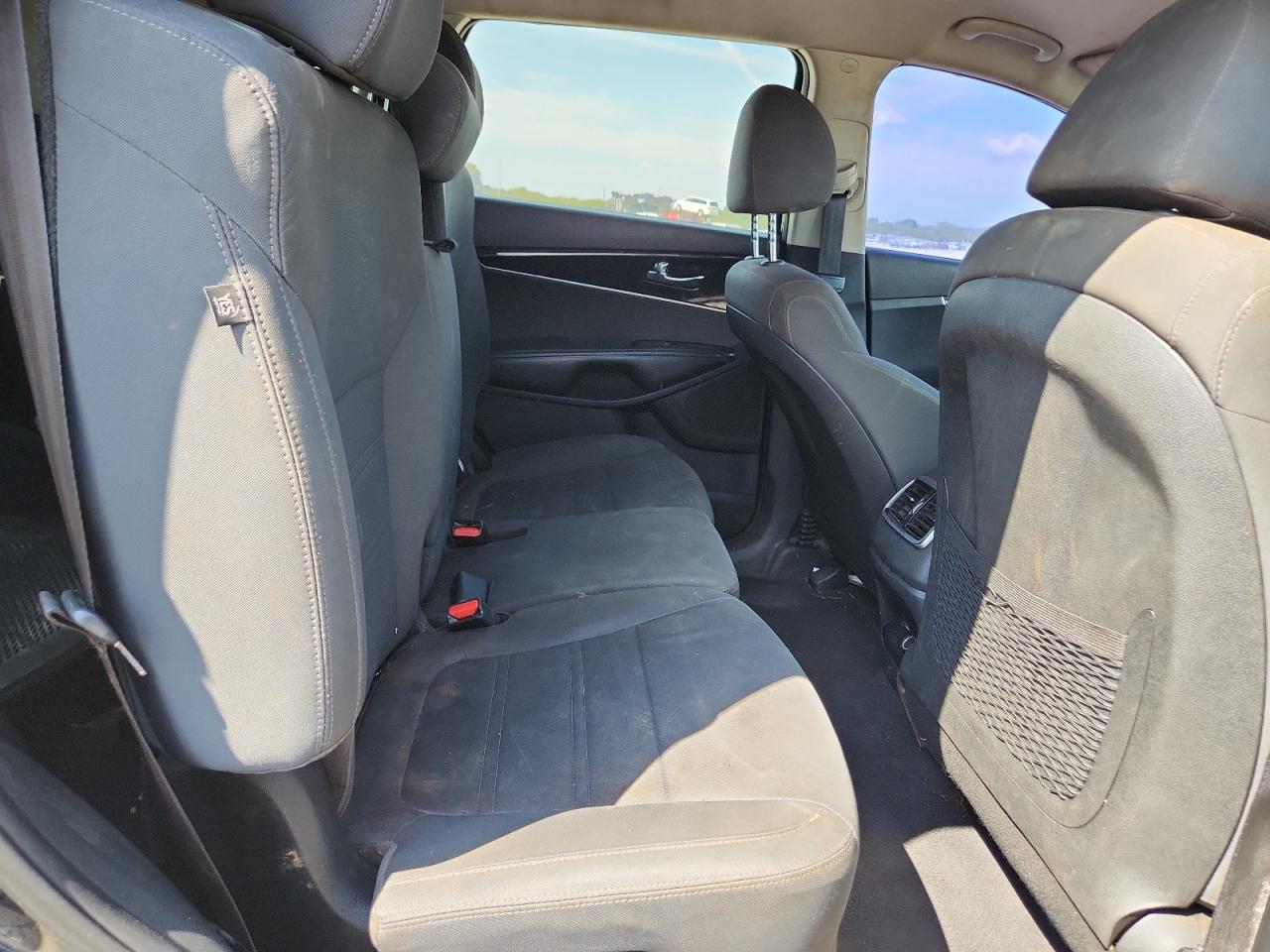 2019 Kia Sorento L VIN: 5XYPG4A30KG583340 Lot: 81497585