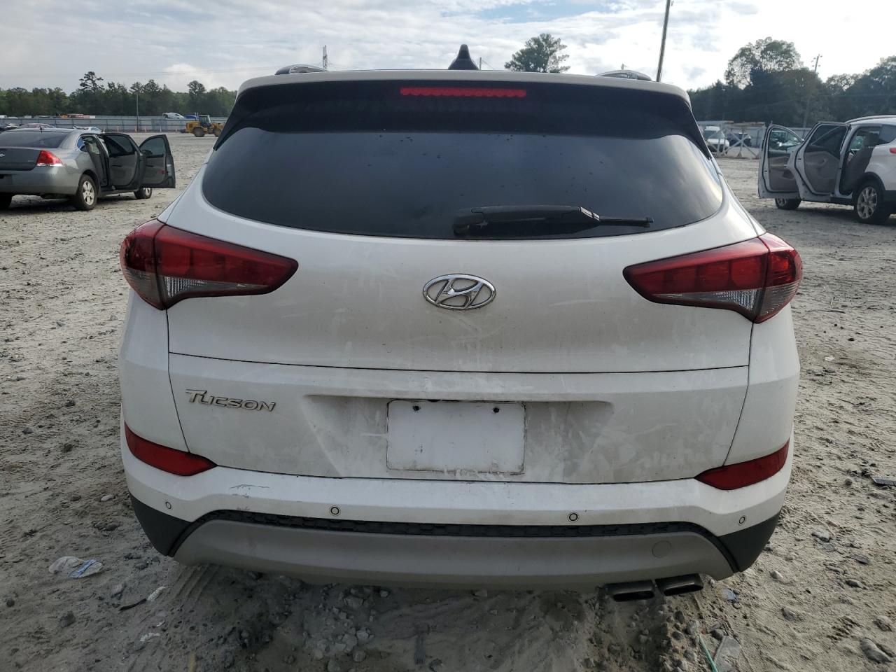 2018 Hyundai Tucson Value VIN: KM8J33A22JU645302 Lot: 81803545