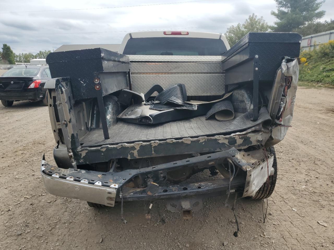 2001 Chevrolet Silverado K2500 Heavy Duty VIN: 1GCHK23G51F103172 Lot: 81245085