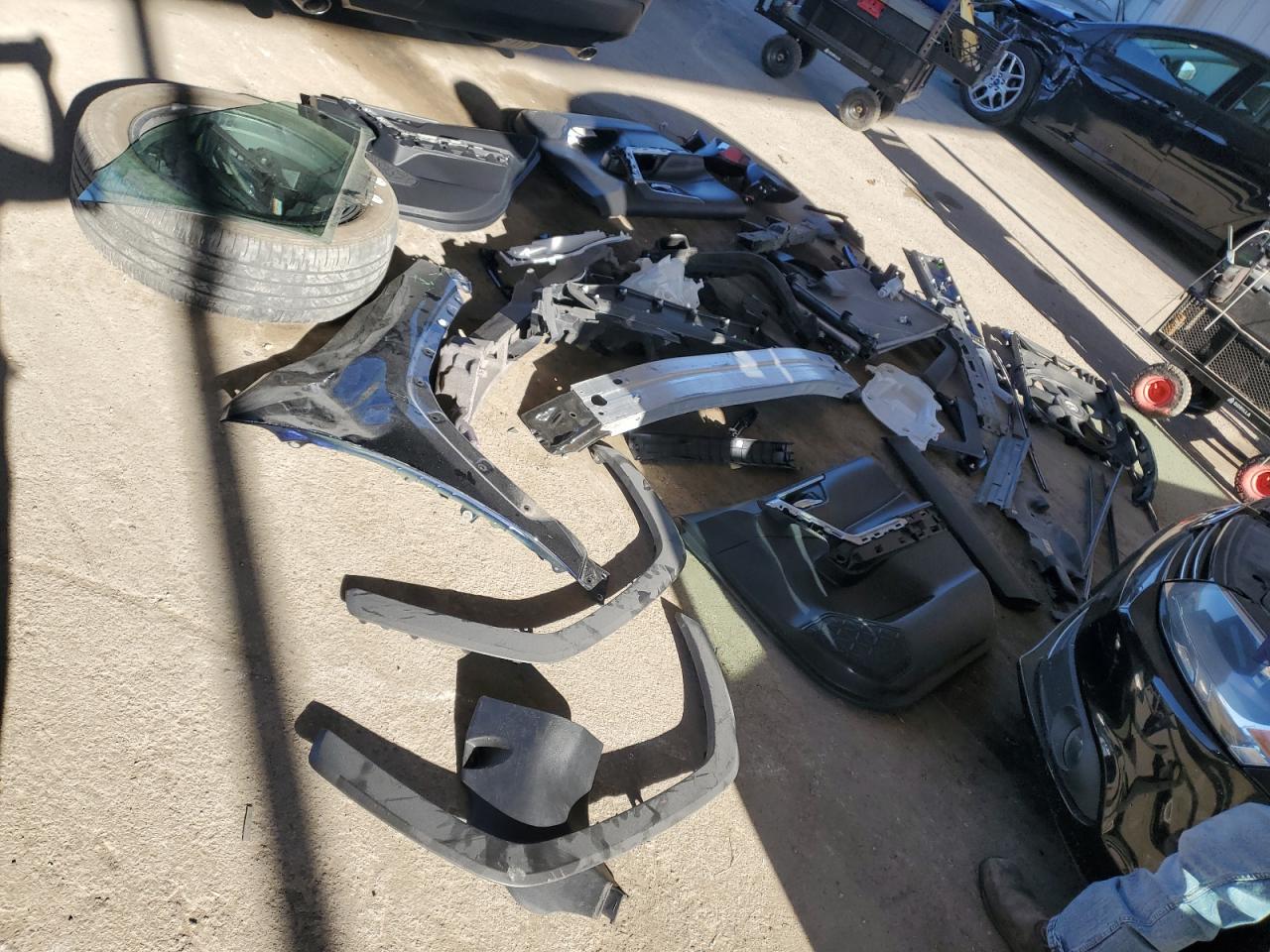 2020 Toyota Rav4 Xle Premium VIN: 2T3A1RFV4LC123908 Lot: 81759395