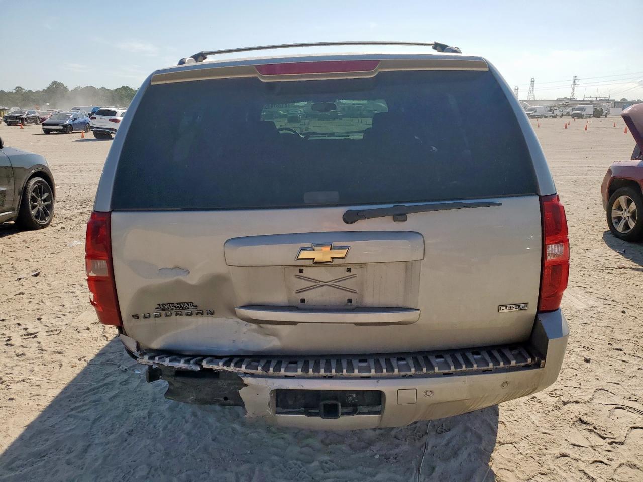 2008 Chevrolet Suburban K1500 Ls VIN: 3GNFK16368G132402 Lot: 81287485