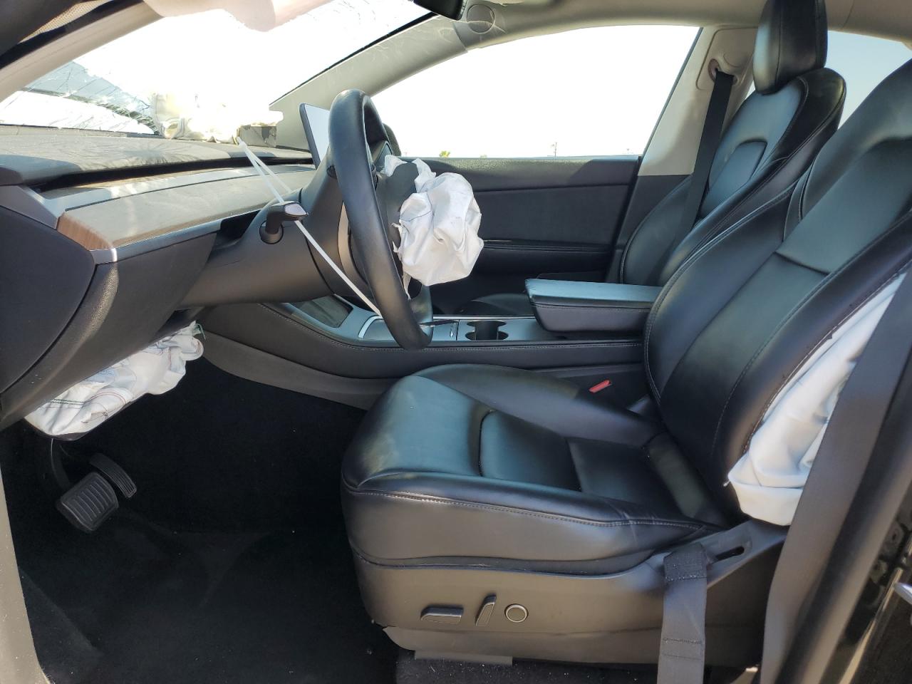 2022 Tesla Model Y VIN: 7SAYGDEE7NF352529 Lot: 81513465