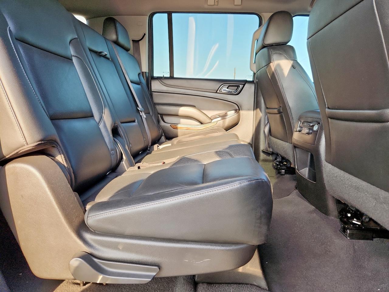 2019 Chevrolet Suburban K1500 Lt VIN: 1GNSKHKC6KR335603 Lot: 71271655