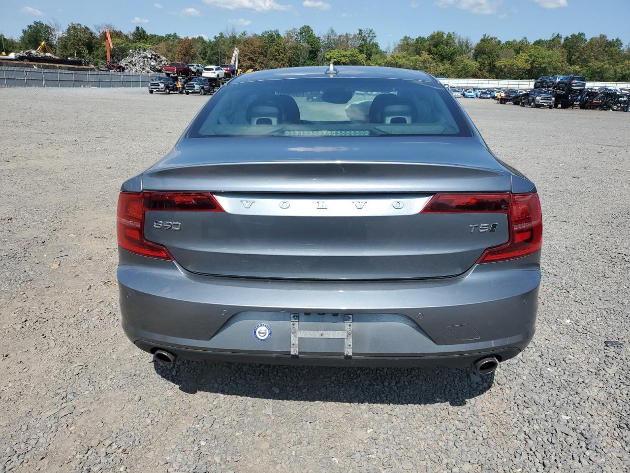 2018 Volvo S90 T5 Momentum VIN: LVY982MK0JP037090 Lot: 71398805