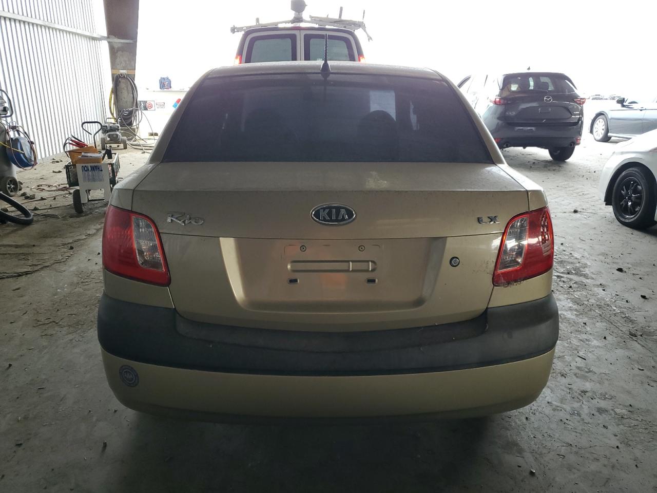 2007 Kia Rio Base VIN: KNADE123776269052 Lot: 81783105