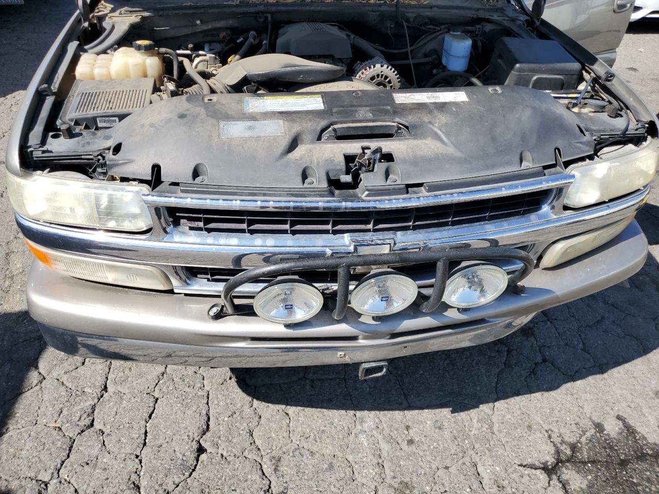 2000 Chevrolet Suburban C1500 VIN: 3GNEC16T9YG195275 Lot: 81143735