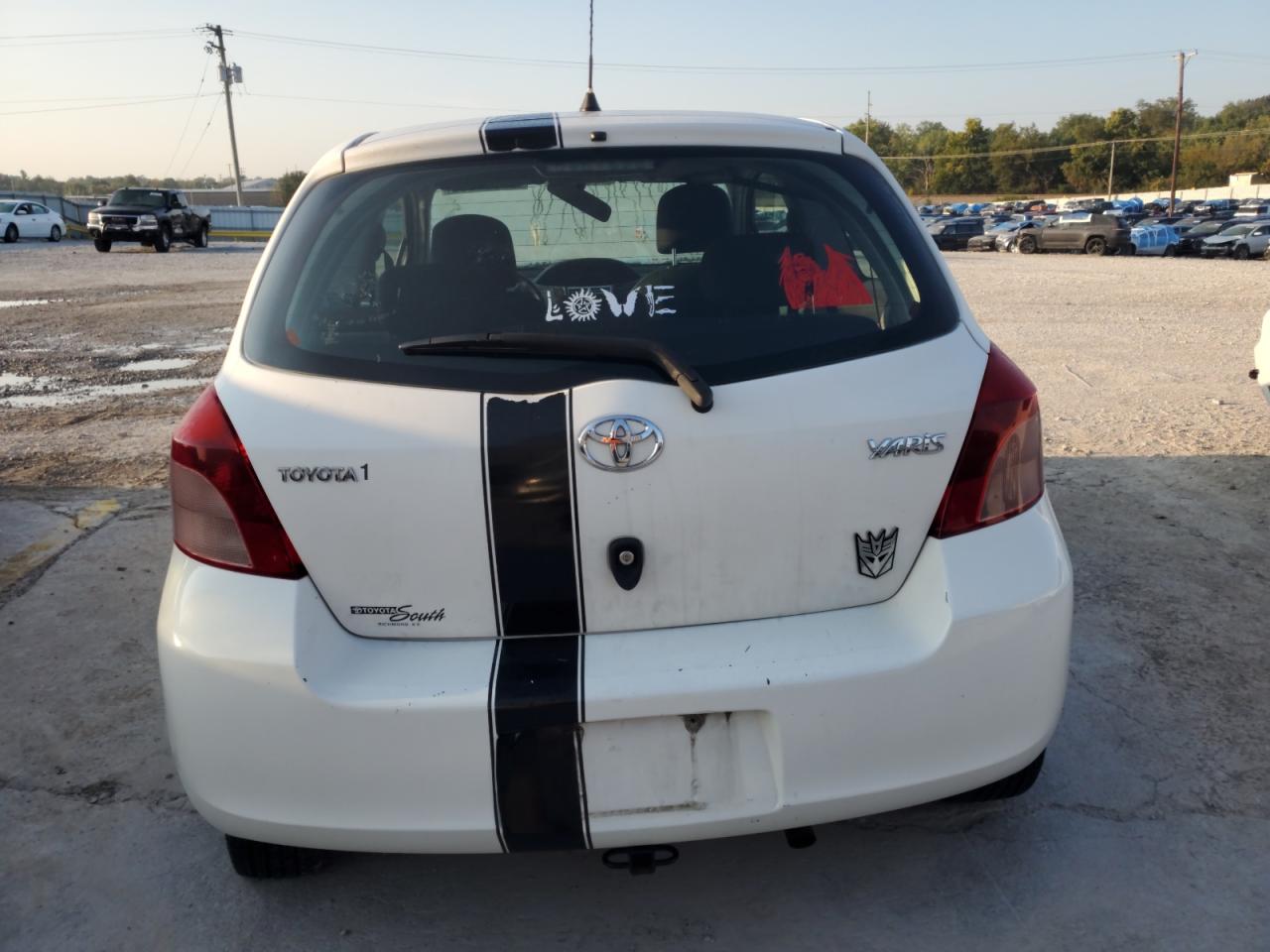 2008 Toyota Yaris VIN: JTDJT923X85158349 Lot: 81060865