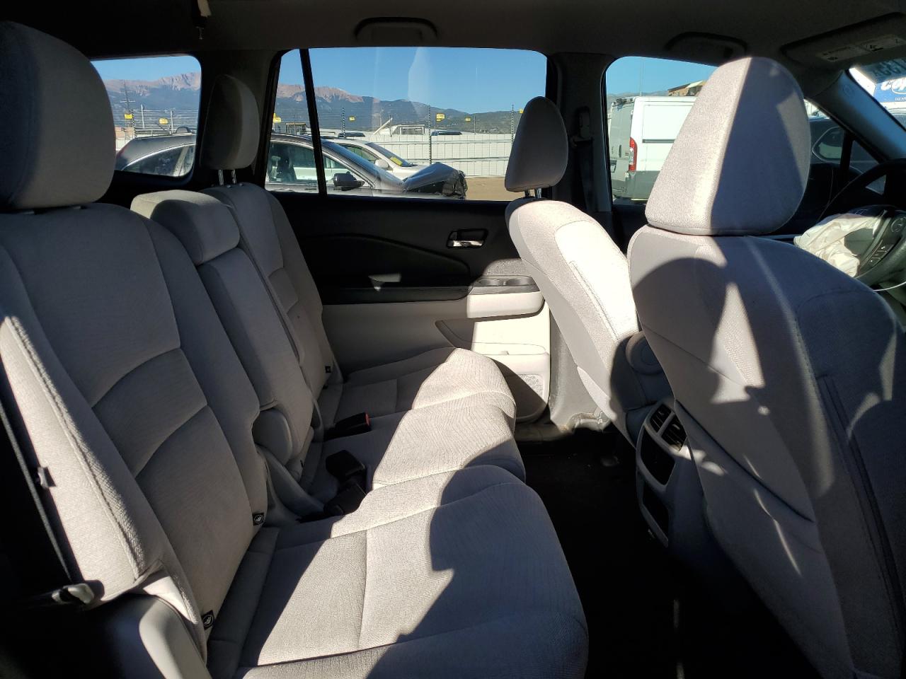 2018 Honda Pilot Lx VIN: 5FNYF6H16JB051636 Lot: 81814735