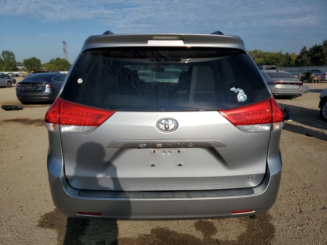 2011 Toyota Sienna Le VIN: 5TDKK3DCXBS142400 Lot: 71993155