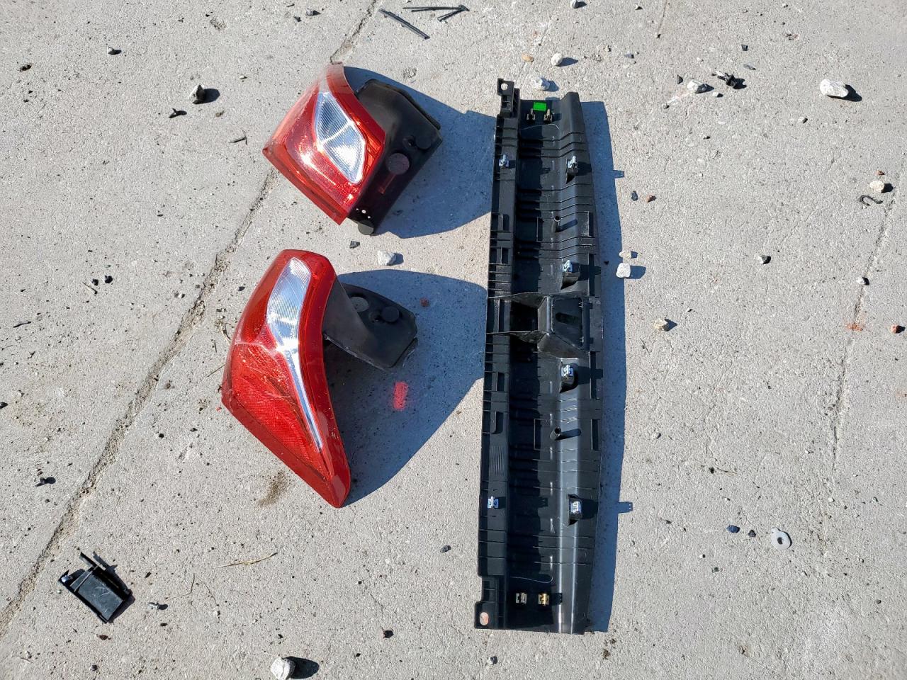 2018 Chevrolet Equinox Lt VIN: 2GNAXJEV3J6328796 Lot: 81648945