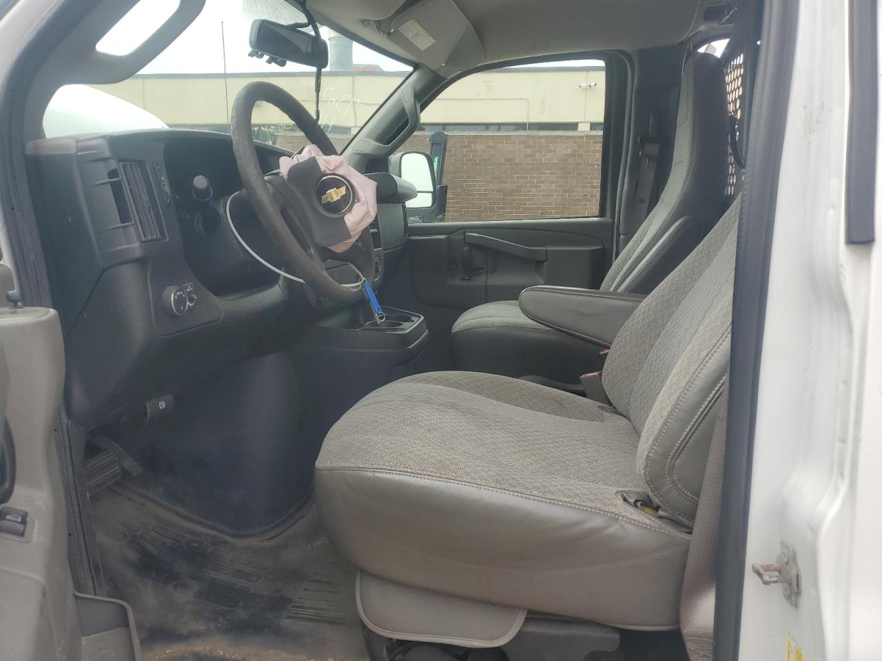 2017 Chevrolet Express G2500 VIN: 1GCWGAFF2H1186511 Lot: 81214765