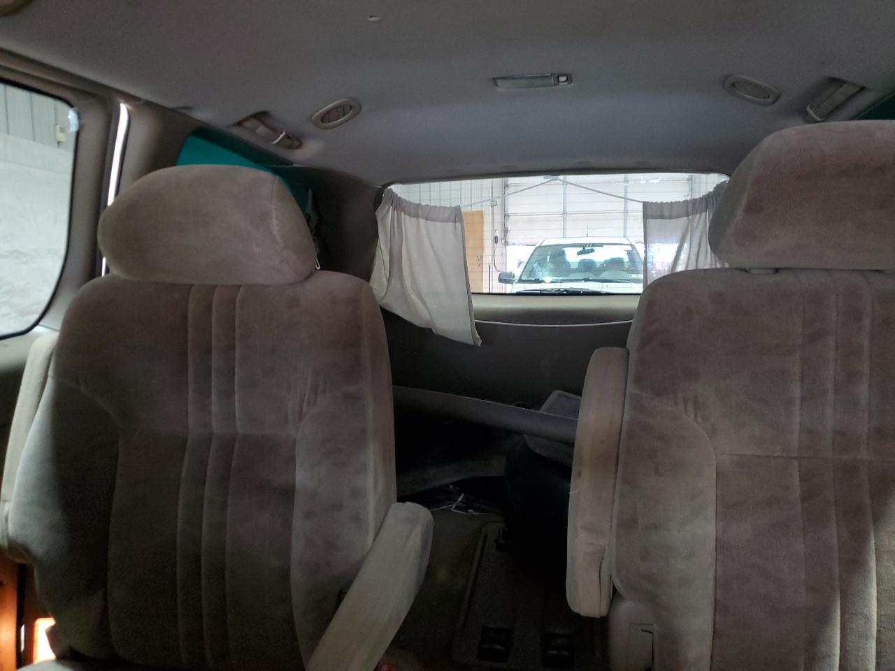 2002 Toyota Sienna Le VIN: 4T3ZF13C72U463883 Lot: 84043925