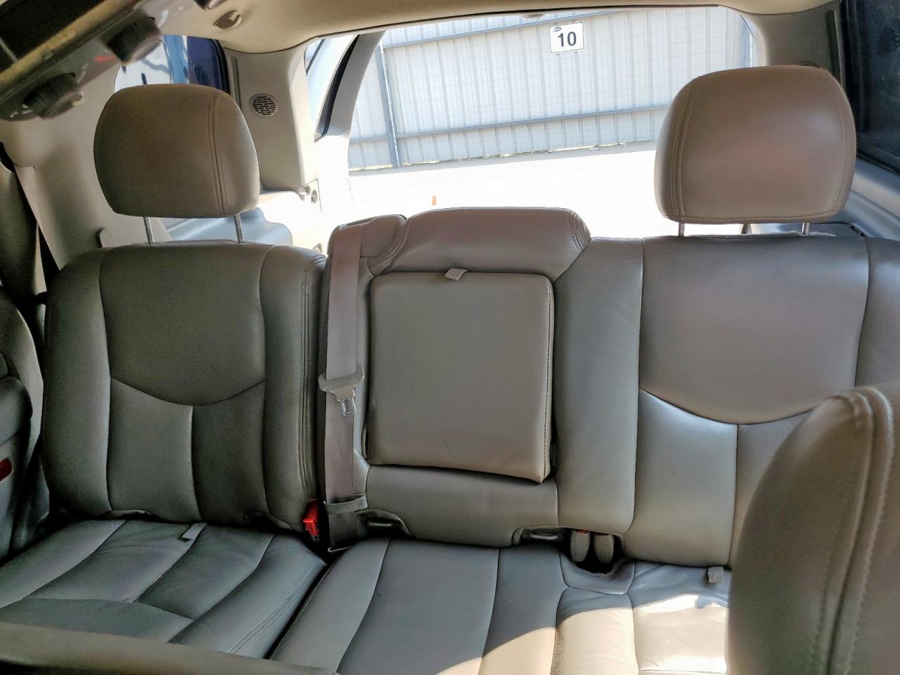 2004 Chevrolet Tahoe C1500 VIN: 1GNEC13V64R174187 Lot: 81598935