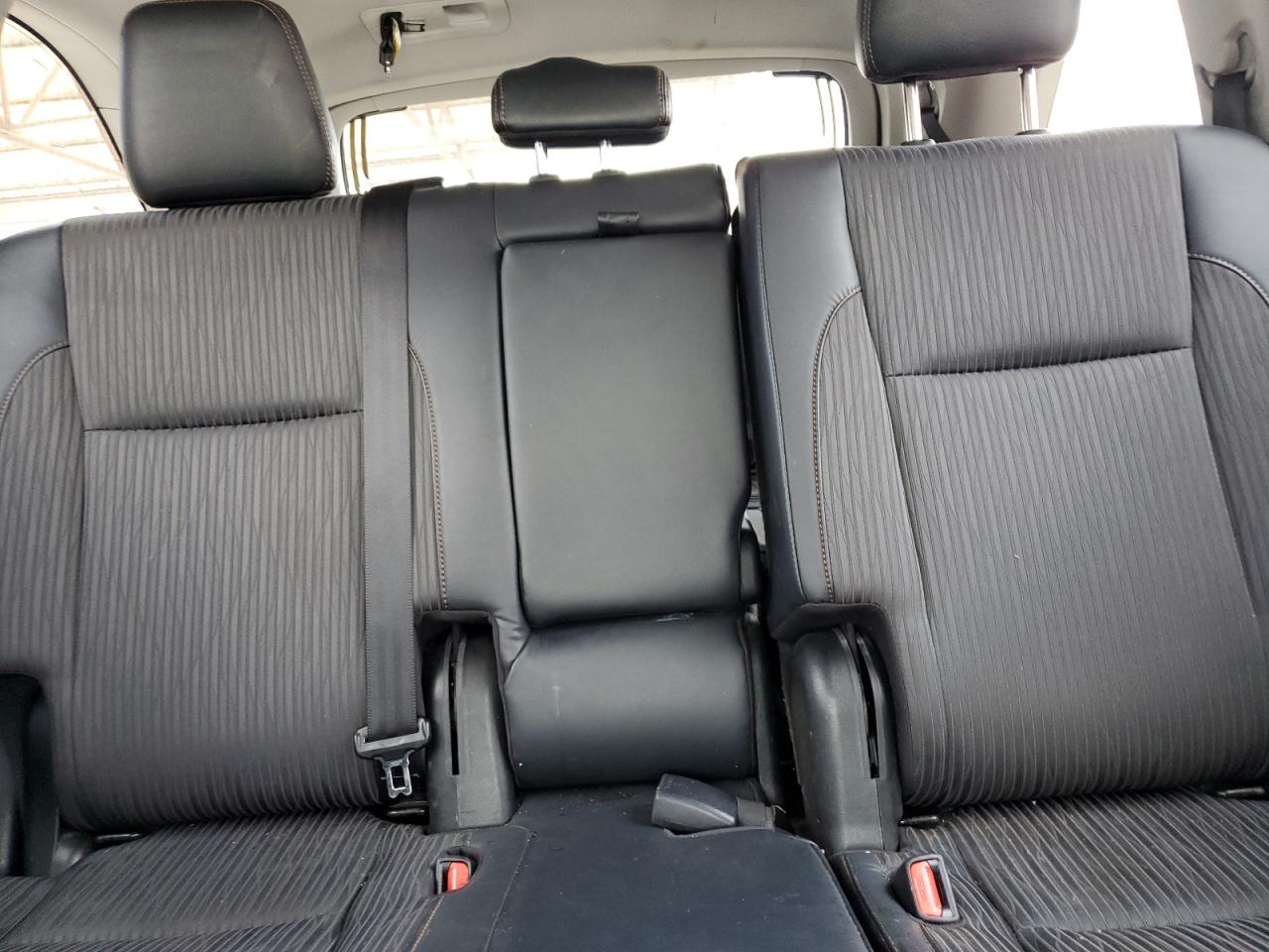 2018 Toyota Highlander Le VIN: 5TDBZRFH0JS870054 Lot: 71733345