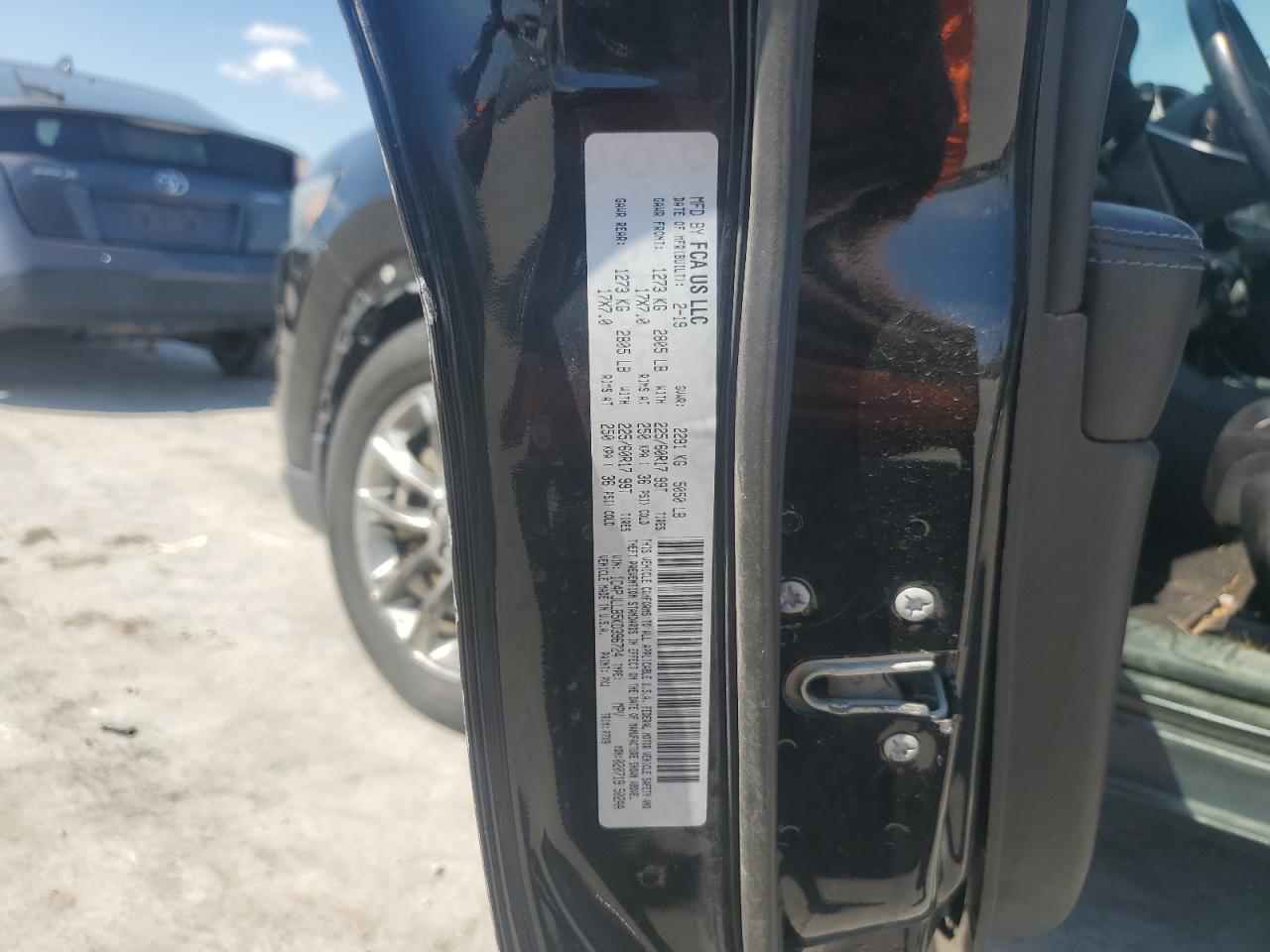 2019 Jeep Cherokee Latitude Plus VIN: 1C4PJLLB5KD396724 Lot: 81880575