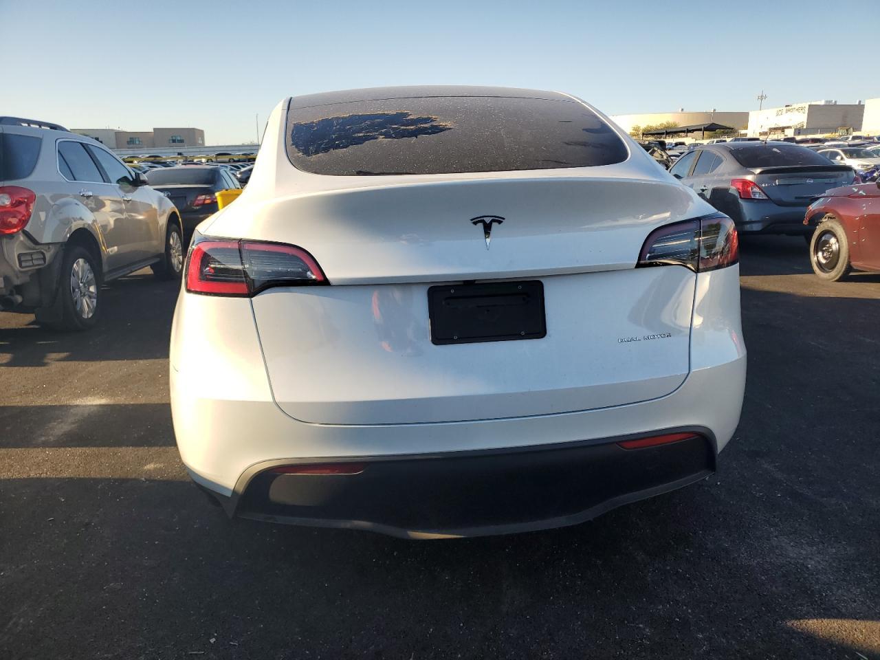 2024 Tesla Model Y VIN: 7SAYGDEE4RF158417 Lot: 82092035