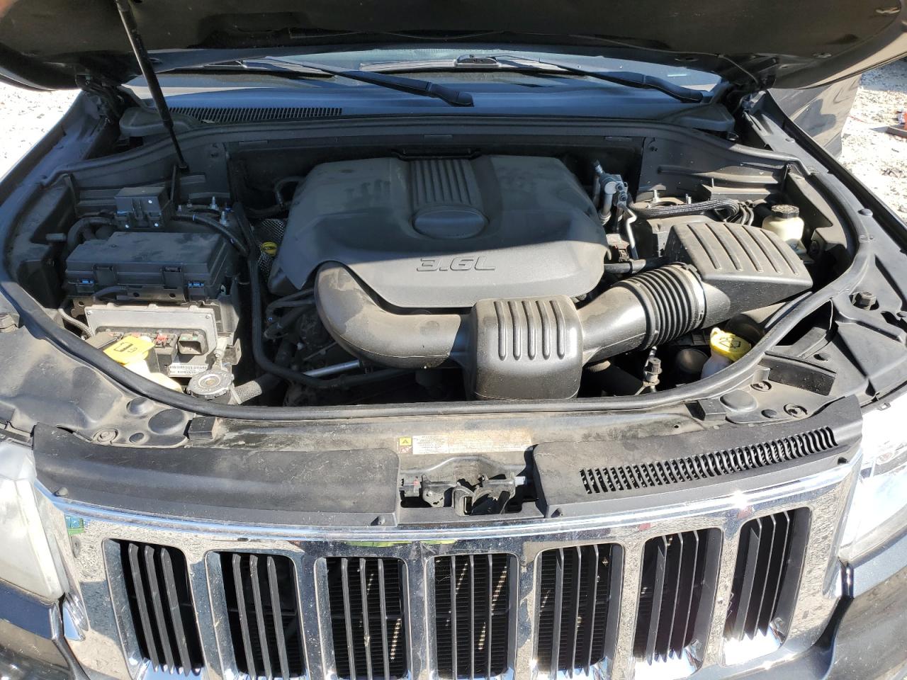 2011 Jeep Grand Cherokee Laredo VIN: 1J4RR4GG5BC655726 Lot: 70852925
