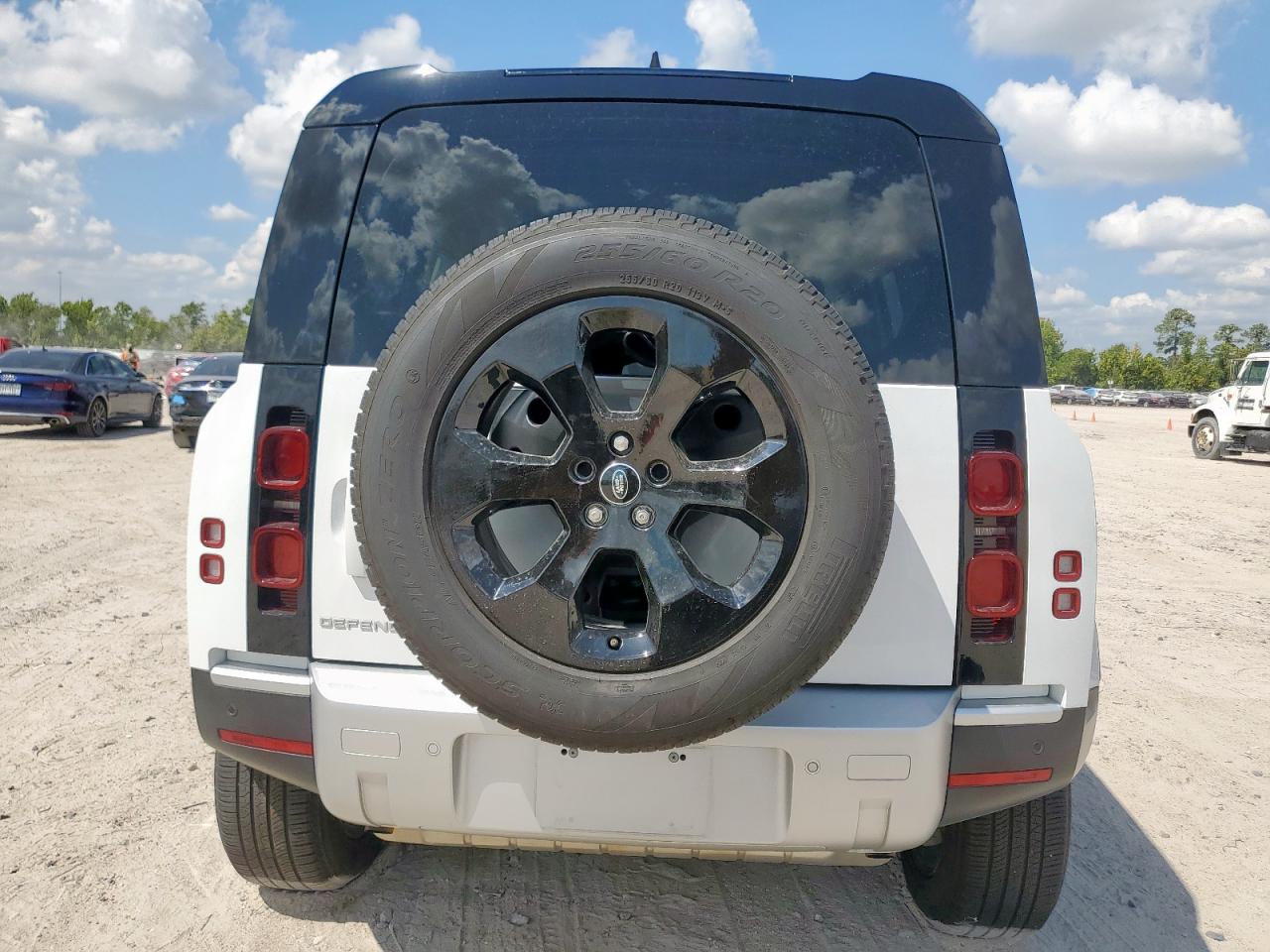 2024 Land Rover Defender 110 S VIN: SALEJ7EX8R2344333 Lot: 80922025