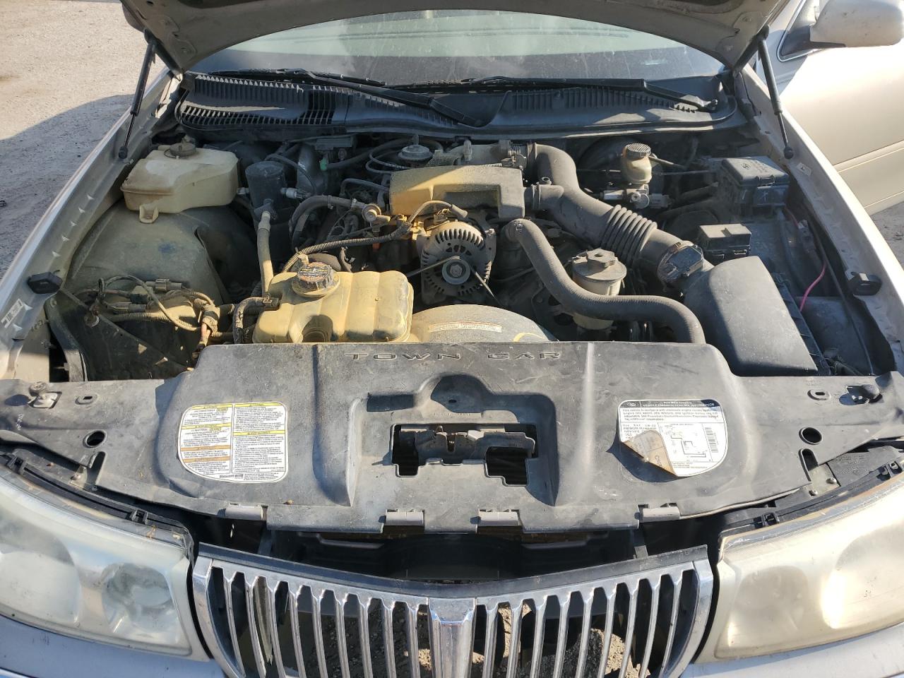 2000 Lincoln Town Car Signature VIN: 1LNHM82WXYY770304 Lot: 80826725