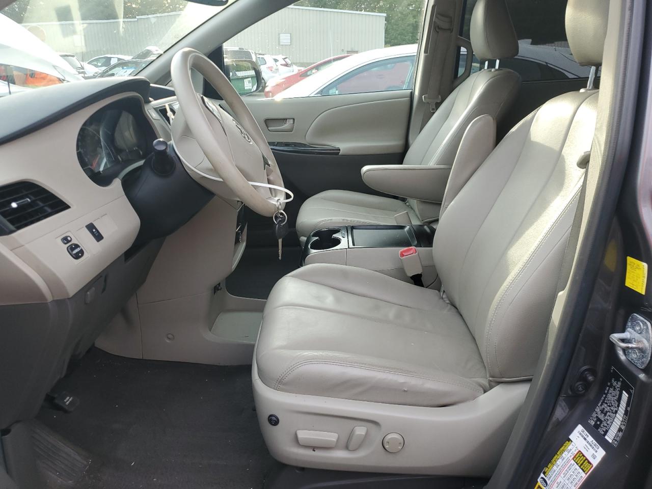 2011 Toyota Sienna Le VIN: 5TDJK3DC7BS015468 Lot: 84387955