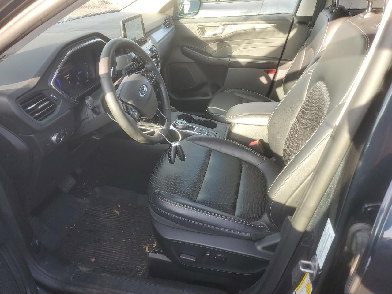 2022 Ford Escape Titanium VIN: 1FMCU9J95NUA93905 Lot: 83858215