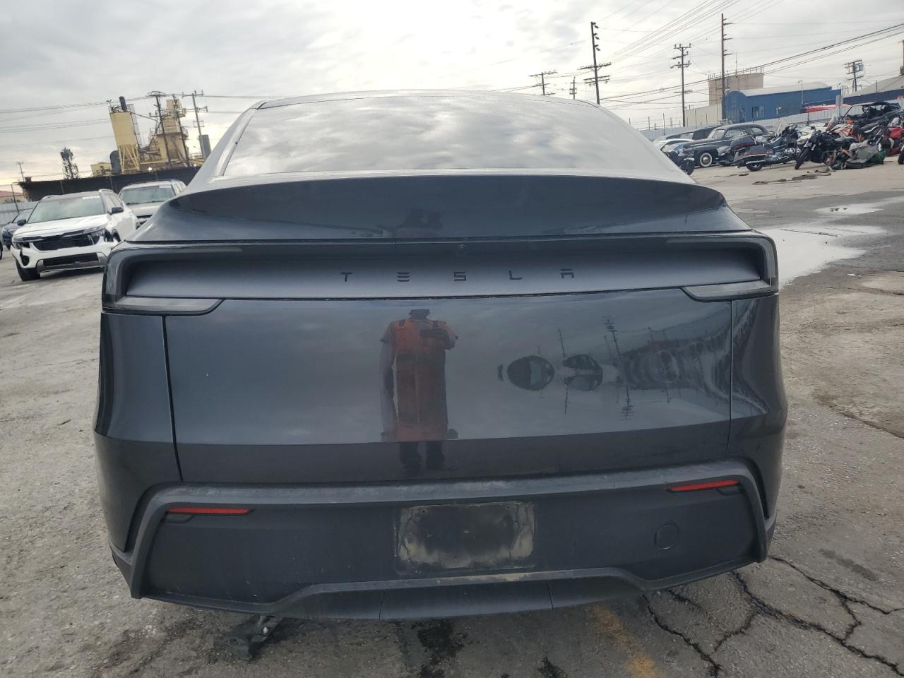 2026 Tesla Model Y VIN: 7SAYGDED5TF401411 Lot: 81102665