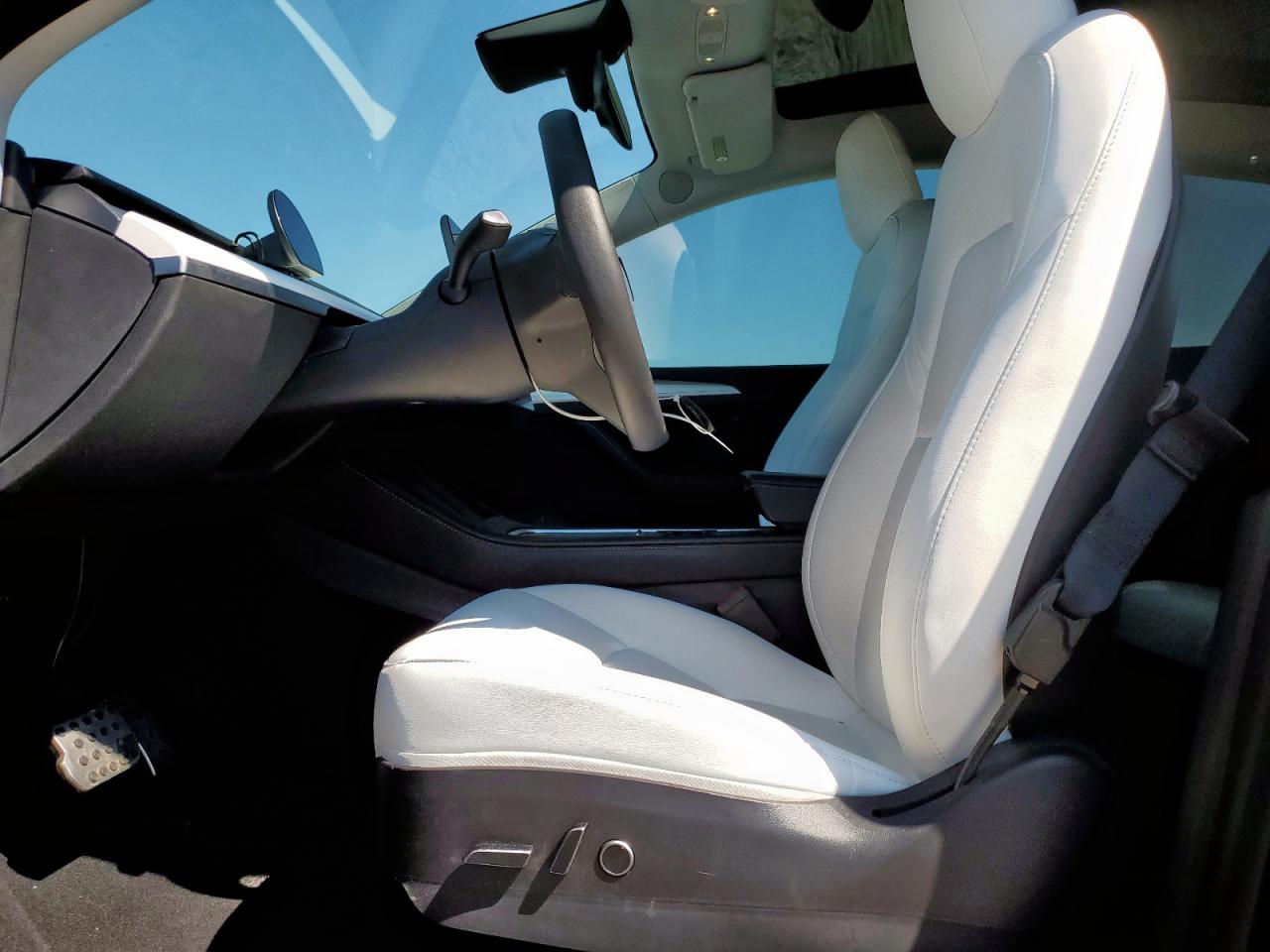 2023 Tesla Model Y VIN: 7SAYGDEE0PF631534 Lot: 71042685