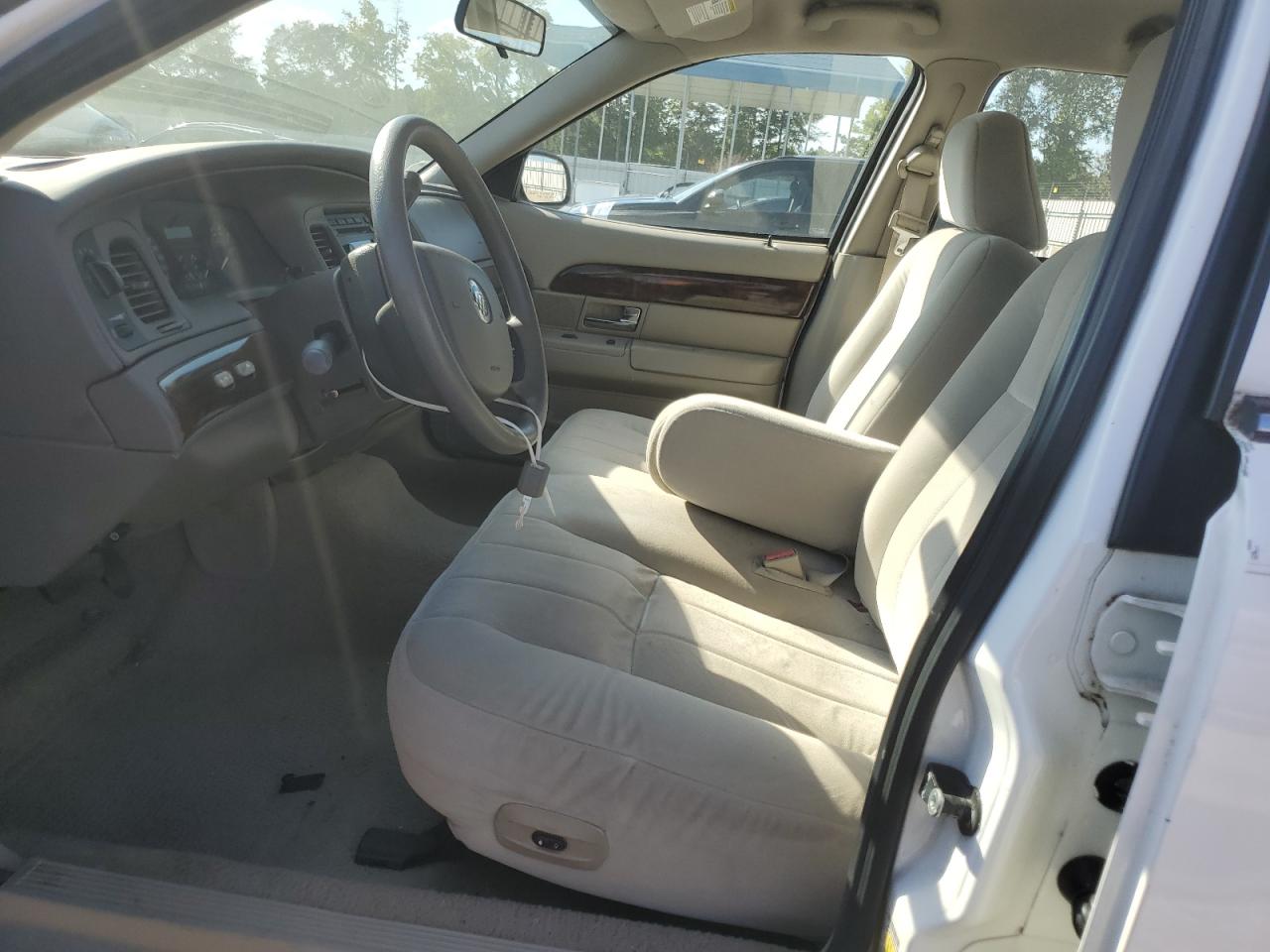 2006 Mercury Grand Marquis Gs VIN: 2MEFM74VX6X651982 Lot: 80440275