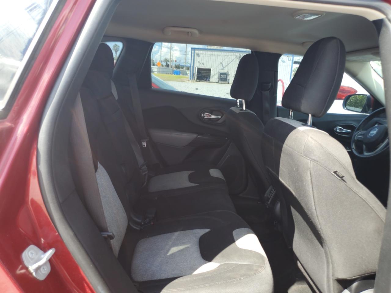 2014 Jeep Cherokee Latitude VIN: 1C4PJLCB0EW126860 Lot: 84209215