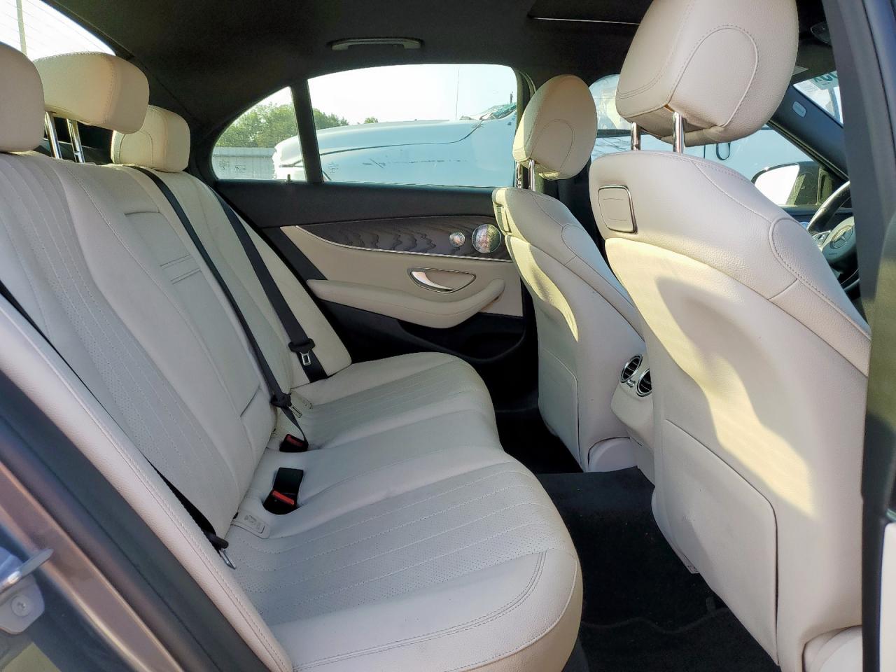 2018 Mercedes-Benz E 300 VIN: WDDZF4JB9JA344201 Lot: 71665255