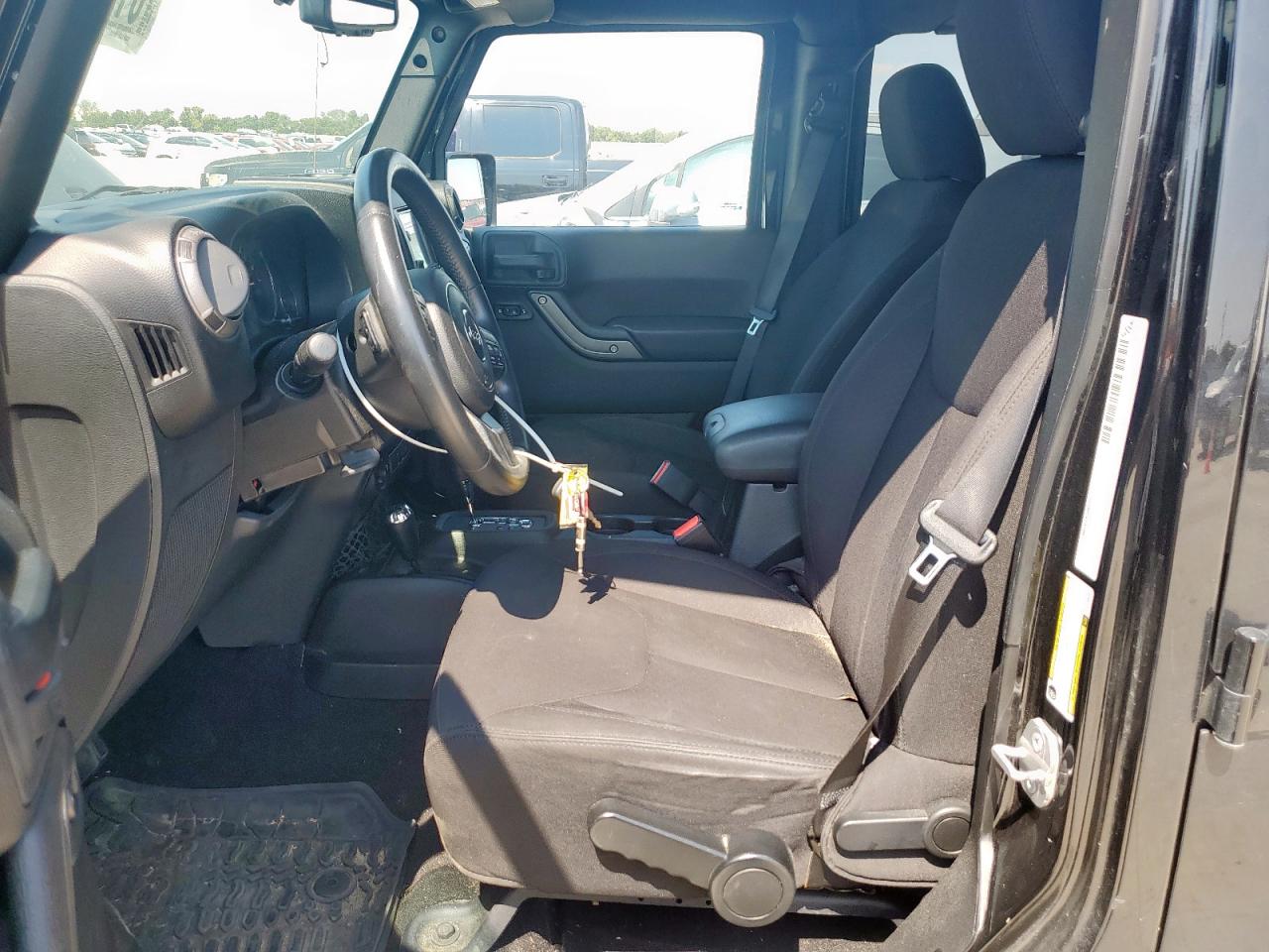 2014 Jeep Wrangler Unlimited Sport VIN: 1C4BJWDGXEL308301 Lot: 81073655