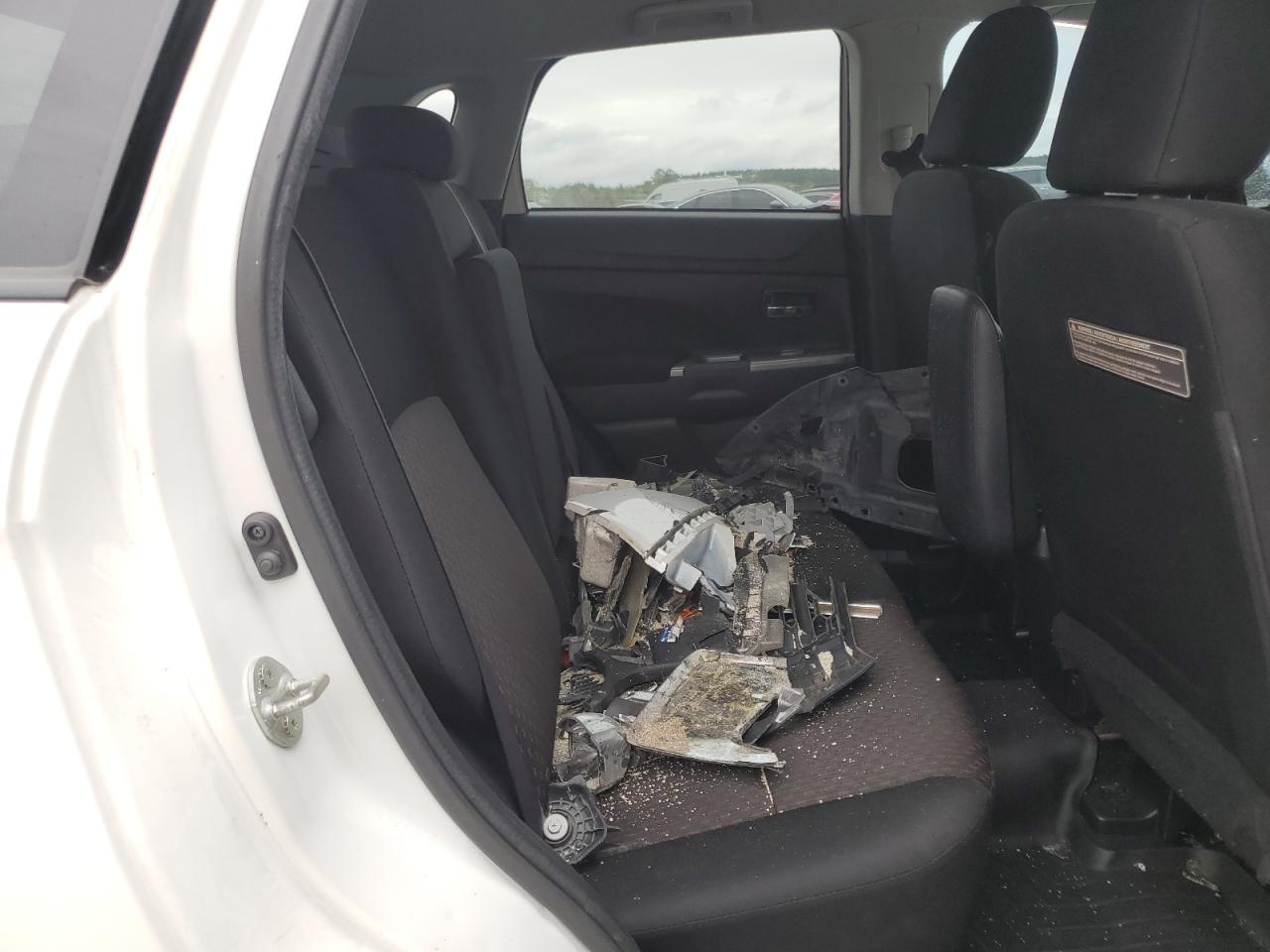 2018 Mitsubishi Outlander Sport Es VIN: JA4AP3AU2JU023724 Lot: 84574135