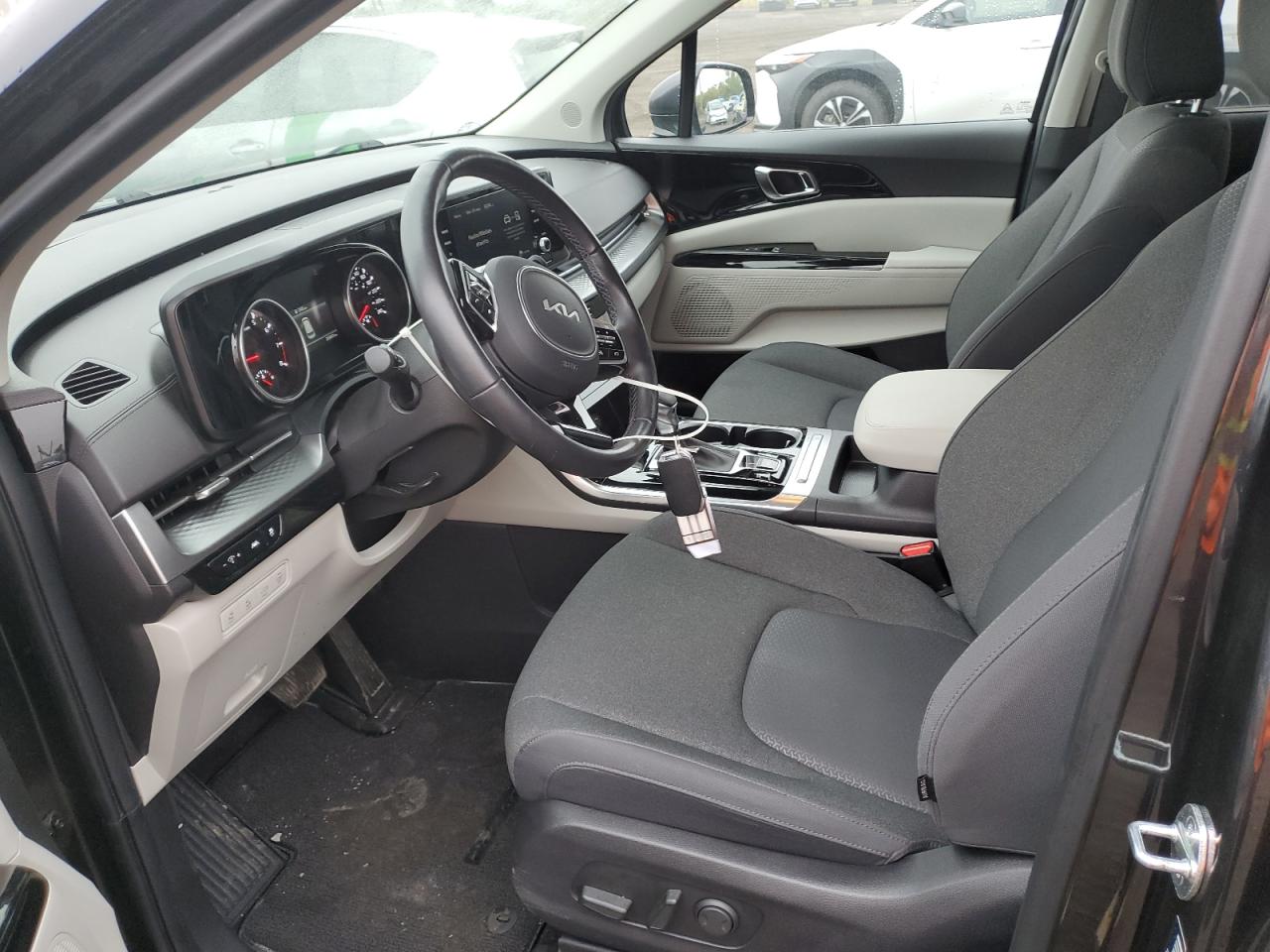 2023 Kia Carnival Lx VIN: KNDNB5H37P6262374 Lot: 82127365