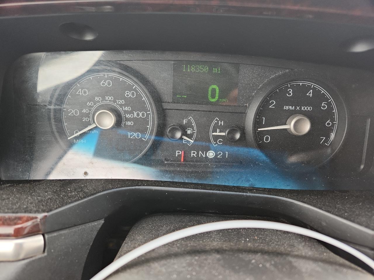 2007 Lincoln Town Car Executive VIN: 1L1FM88W97Y631196 Lot: 82097385