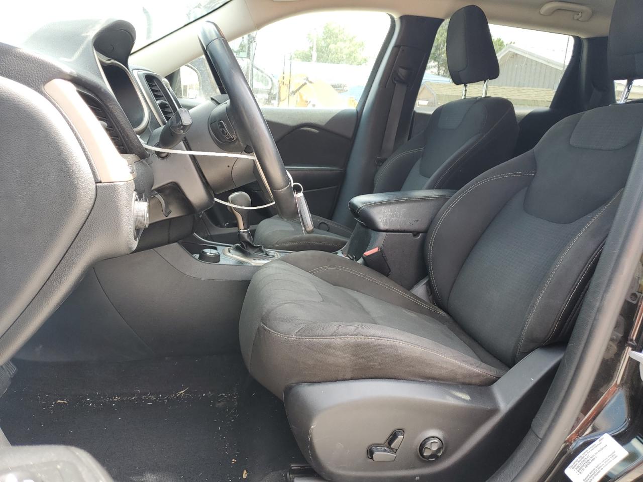 2016 Jeep Cherokee Latitude VIN: 1C4PJMCS1GW103600 Lot: 80639985