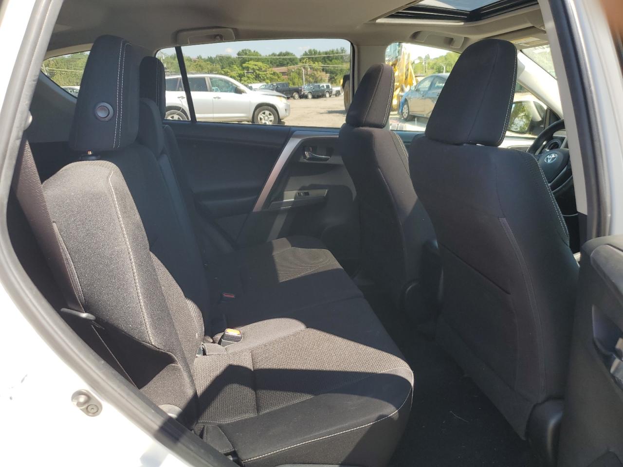 2017 Toyota Rav4 Xle VIN: JTMRFREV7HJ147436 Lot: 80132825