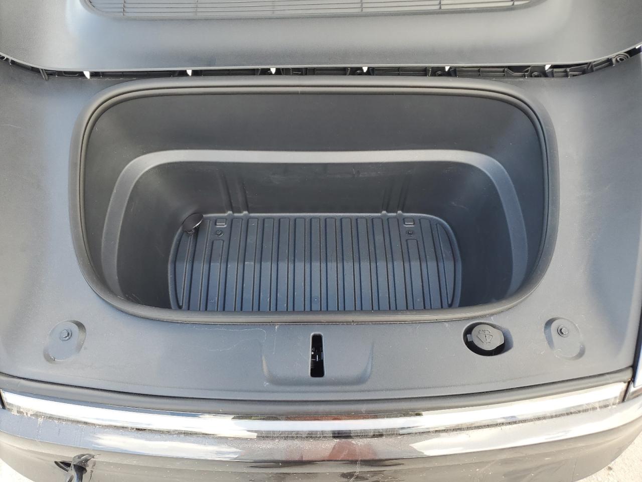 2026 Tesla Model Y VIN: 7SAYGDEE9TA400347 Lot: 83813545