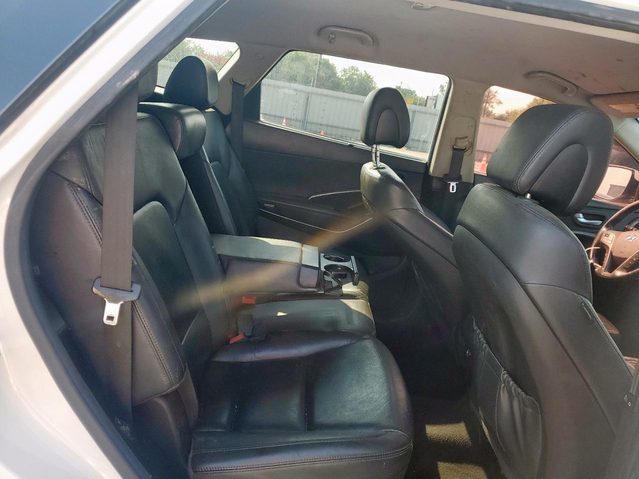 2017 Hyundai Santa Fe Se VIN: KM8SN4HF0HU230065 Lot: 81630015